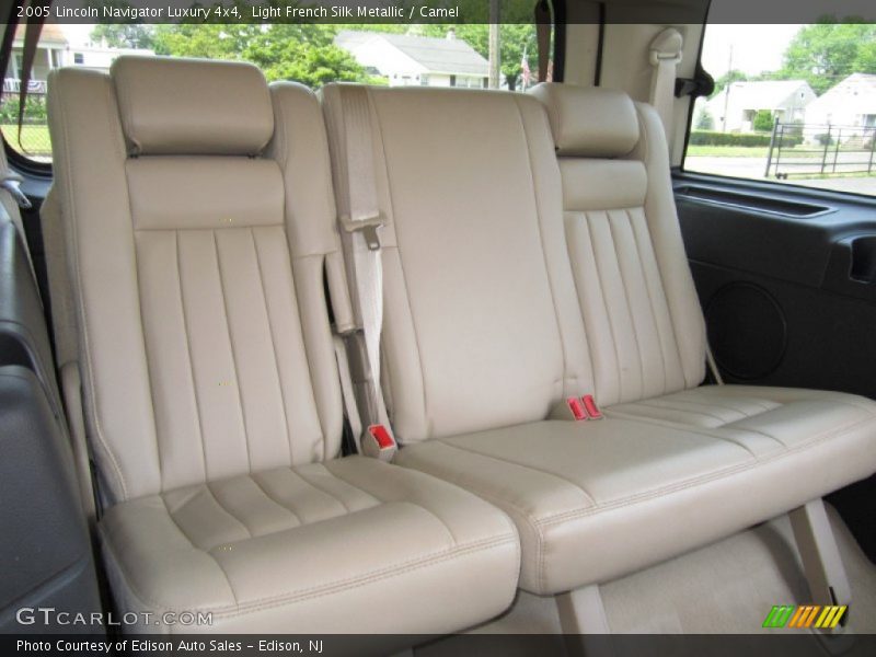 Light French Silk Metallic / Camel 2005 Lincoln Navigator Luxury 4x4