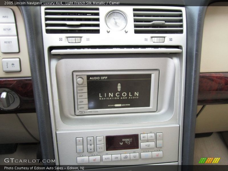 Light French Silk Metallic / Camel 2005 Lincoln Navigator Luxury 4x4