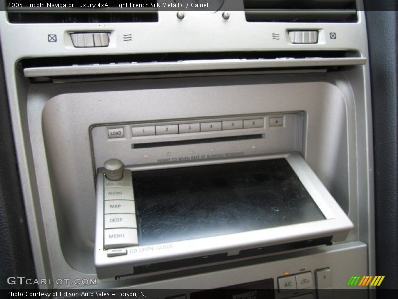 Light French Silk Metallic / Camel 2005 Lincoln Navigator Luxury 4x4