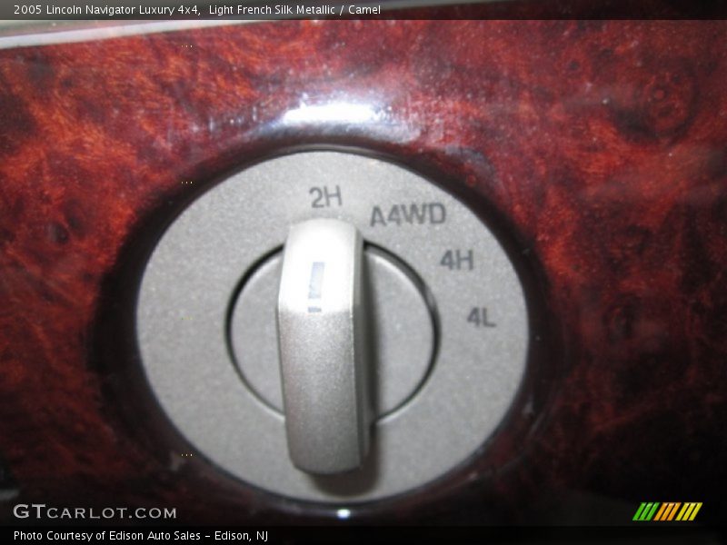 Light French Silk Metallic / Camel 2005 Lincoln Navigator Luxury 4x4