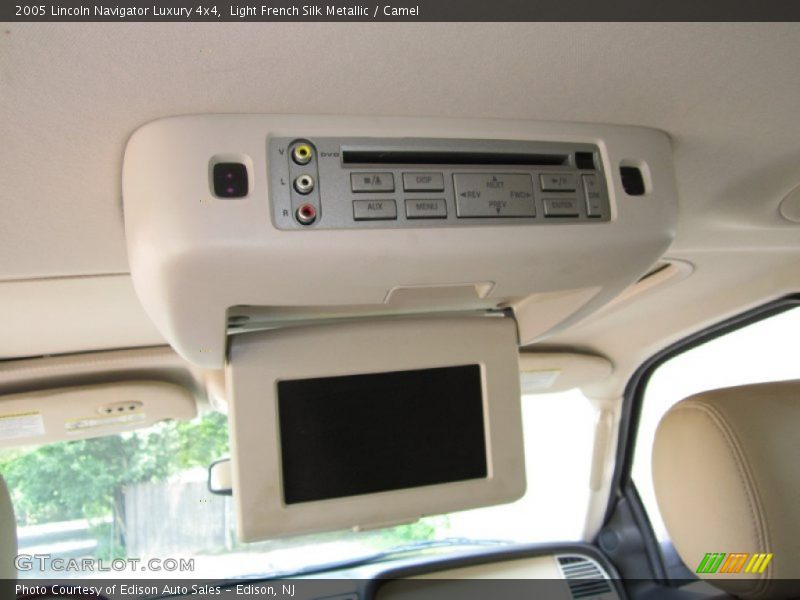 Light French Silk Metallic / Camel 2005 Lincoln Navigator Luxury 4x4