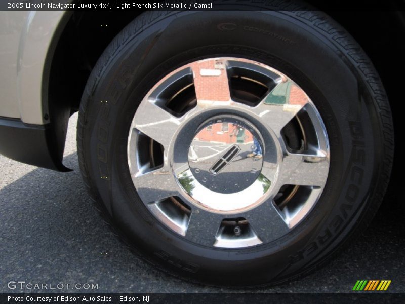 Light French Silk Metallic / Camel 2005 Lincoln Navigator Luxury 4x4