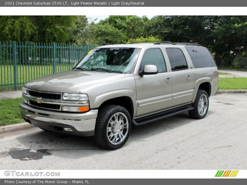 Light Pewter Metallic / Light Gray/Neutral 2001 Chevrolet Suburban 2500 LT