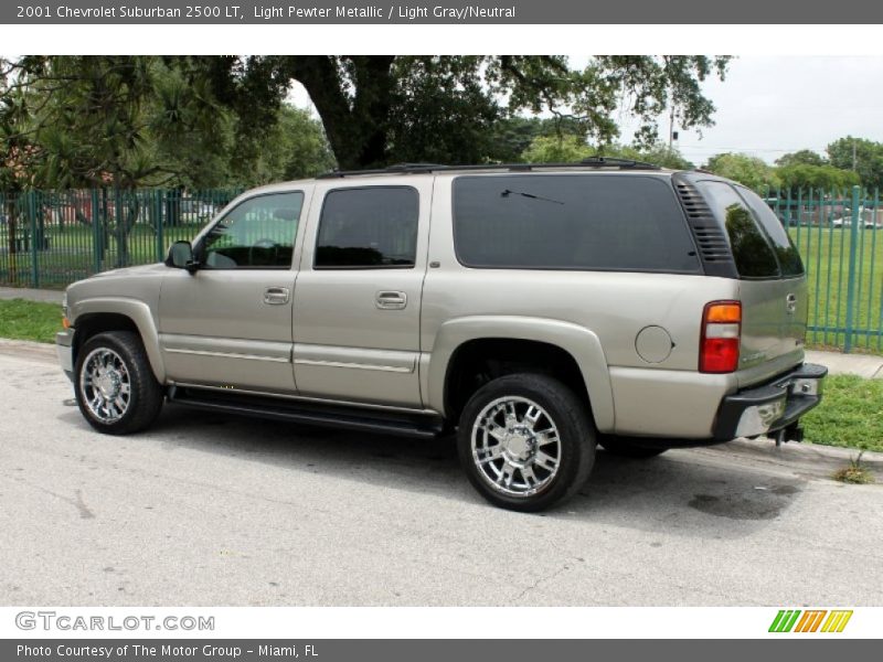 Light Pewter Metallic / Light Gray/Neutral 2001 Chevrolet Suburban 2500 LT