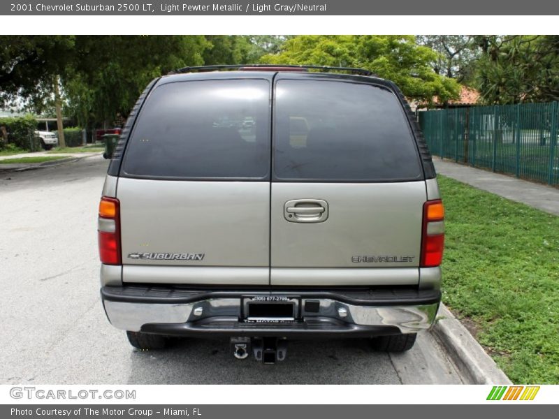 Light Pewter Metallic / Light Gray/Neutral 2001 Chevrolet Suburban 2500 LT