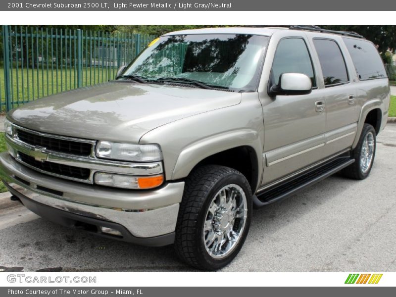 Light Pewter Metallic / Light Gray/Neutral 2001 Chevrolet Suburban 2500 LT