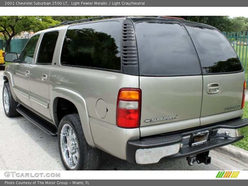 Light Pewter Metallic / Light Gray/Neutral 2001 Chevrolet Suburban 2500 LT