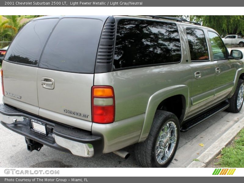 Light Pewter Metallic / Light Gray/Neutral 2001 Chevrolet Suburban 2500 LT