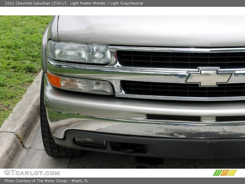 Light Pewter Metallic / Light Gray/Neutral 2001 Chevrolet Suburban 2500 LT