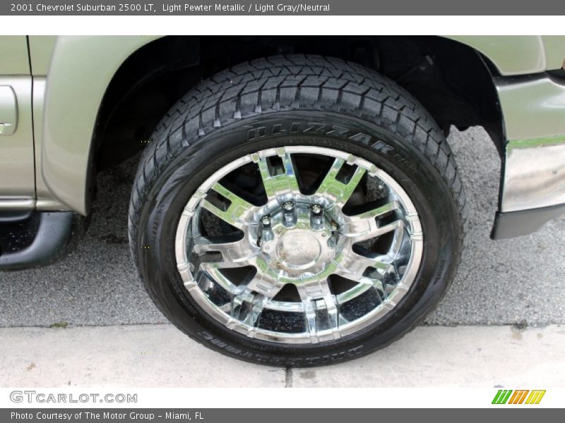Light Pewter Metallic / Light Gray/Neutral 2001 Chevrolet Suburban 2500 LT