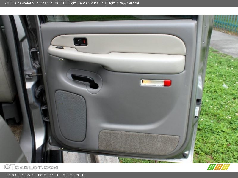 Light Pewter Metallic / Light Gray/Neutral 2001 Chevrolet Suburban 2500 LT