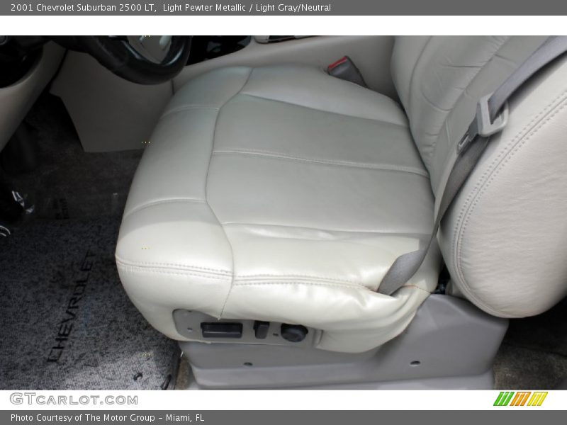 Light Pewter Metallic / Light Gray/Neutral 2001 Chevrolet Suburban 2500 LT