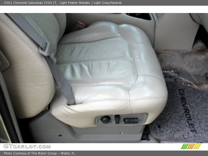Light Pewter Metallic / Light Gray/Neutral 2001 Chevrolet Suburban 2500 LT