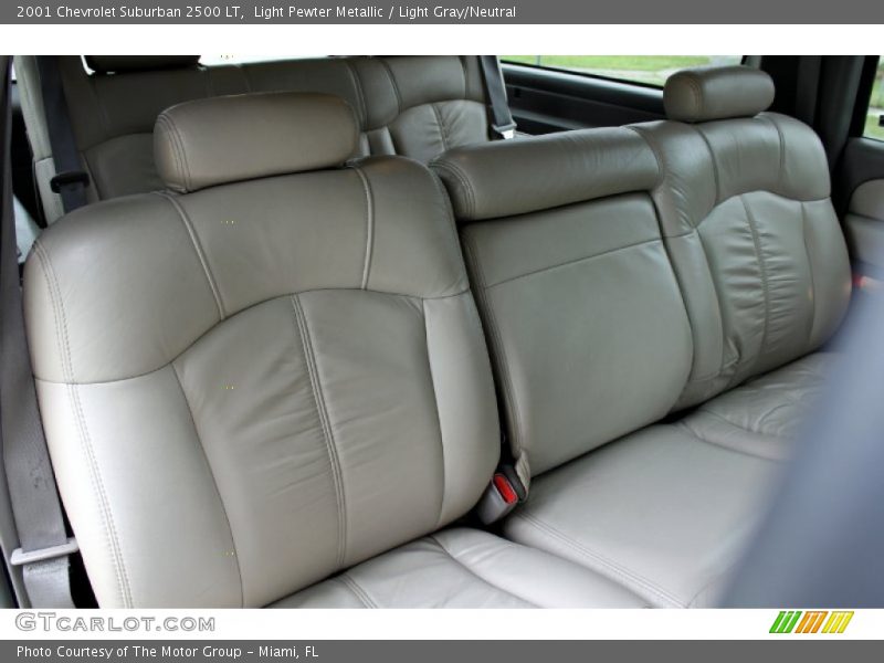 Light Pewter Metallic / Light Gray/Neutral 2001 Chevrolet Suburban 2500 LT