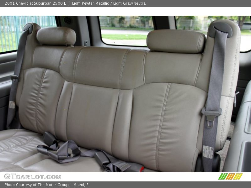 Light Pewter Metallic / Light Gray/Neutral 2001 Chevrolet Suburban 2500 LT