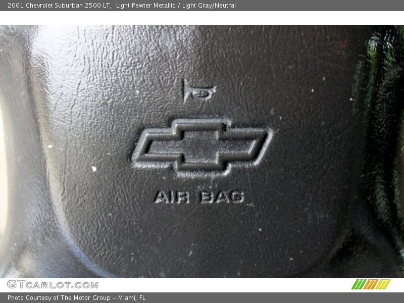 Light Pewter Metallic / Light Gray/Neutral 2001 Chevrolet Suburban 2500 LT