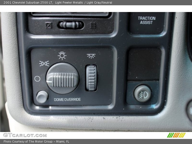 Light Pewter Metallic / Light Gray/Neutral 2001 Chevrolet Suburban 2500 LT