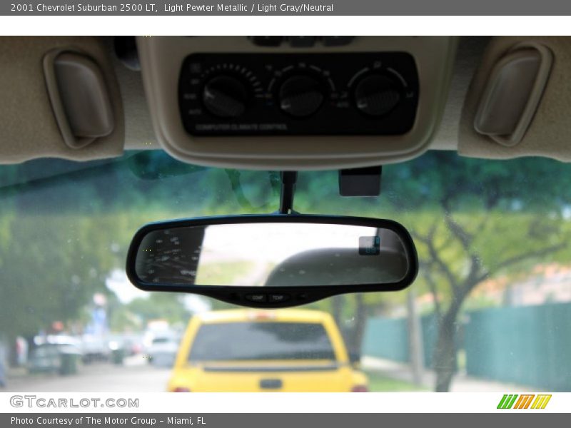 Light Pewter Metallic / Light Gray/Neutral 2001 Chevrolet Suburban 2500 LT