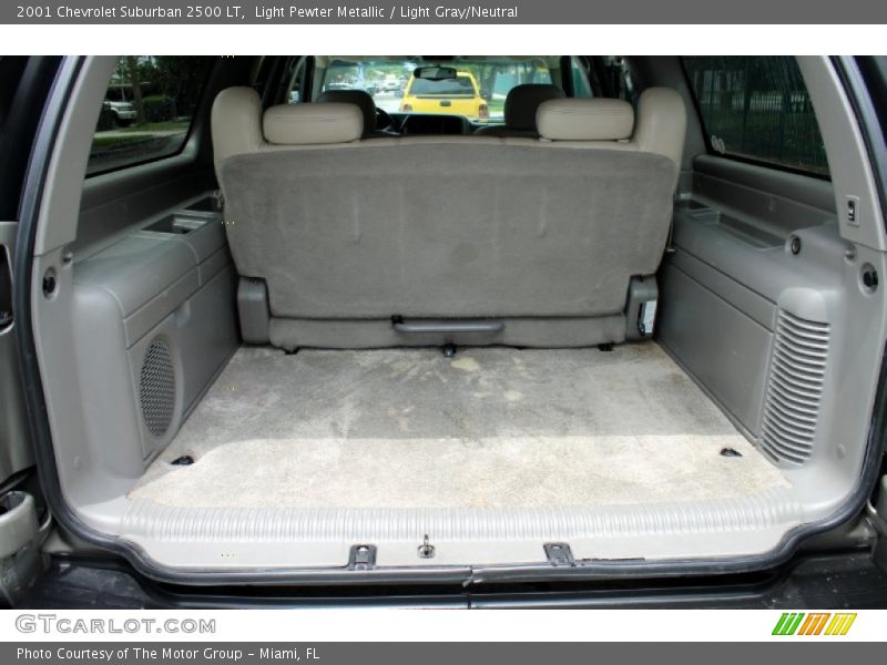 Light Pewter Metallic / Light Gray/Neutral 2001 Chevrolet Suburban 2500 LT