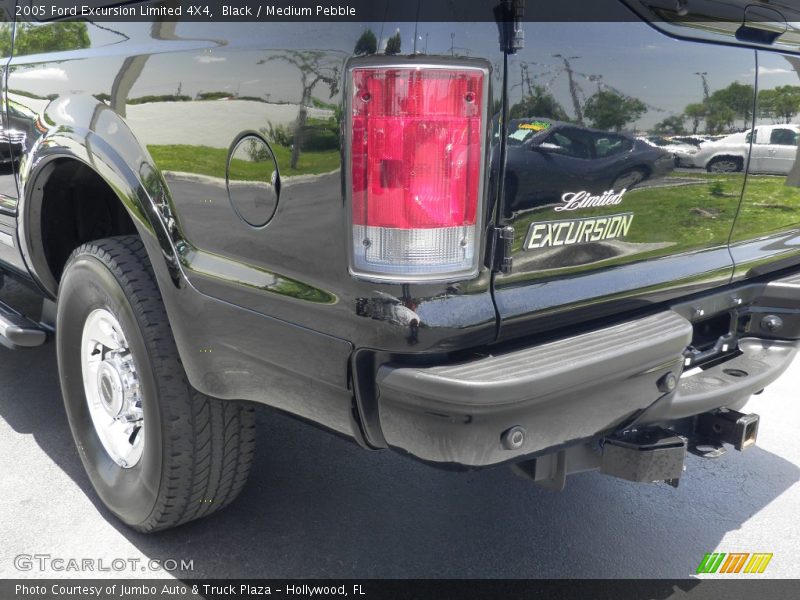 Black / Medium Pebble 2005 Ford Excursion Limited 4X4