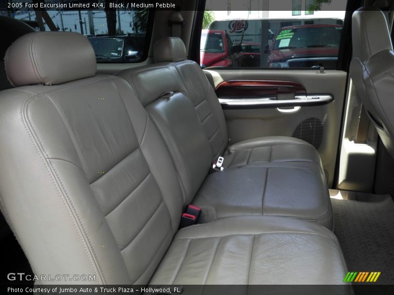  2005 Excursion Limited 4X4 Medium Pebble Interior