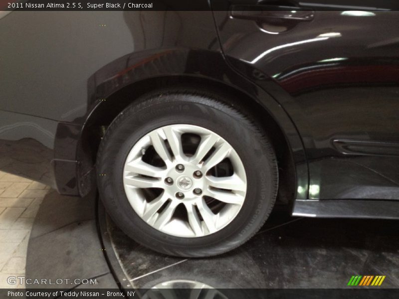 Super Black / Charcoal 2011 Nissan Altima 2.5 S
