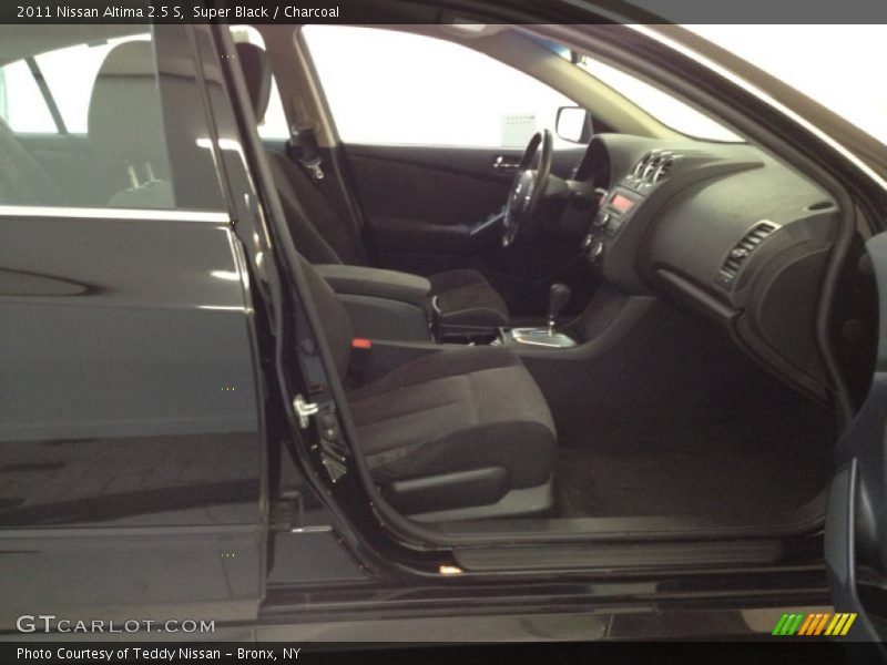 Super Black / Charcoal 2011 Nissan Altima 2.5 S