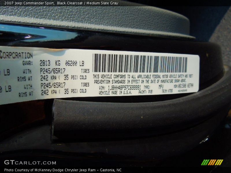 Black Clearcoat / Medium Slate Gray 2007 Jeep Commander Sport