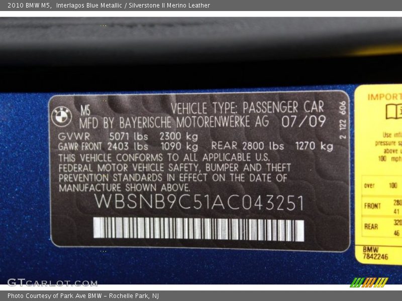 Interlagos Blue Metallic / Silverstone II Merino Leather 2010 BMW M5