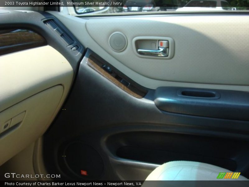 Millenium Silver Metallic / Ivory 2003 Toyota Highlander Limited