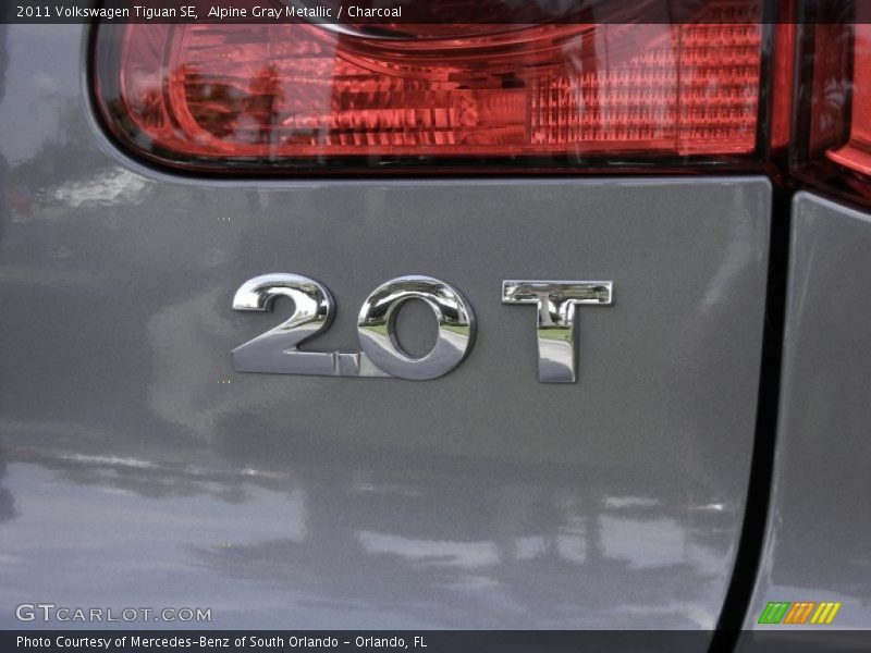 Alpine Gray Metallic / Charcoal 2011 Volkswagen Tiguan SE