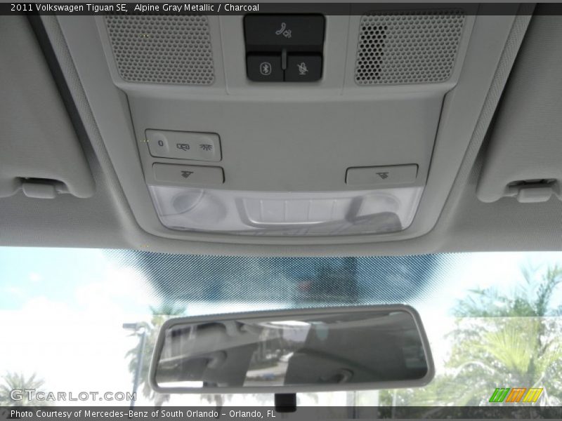 Alpine Gray Metallic / Charcoal 2011 Volkswagen Tiguan SE