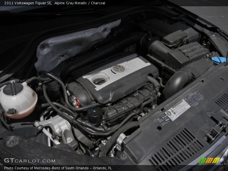 Alpine Gray Metallic / Charcoal 2011 Volkswagen Tiguan SE
