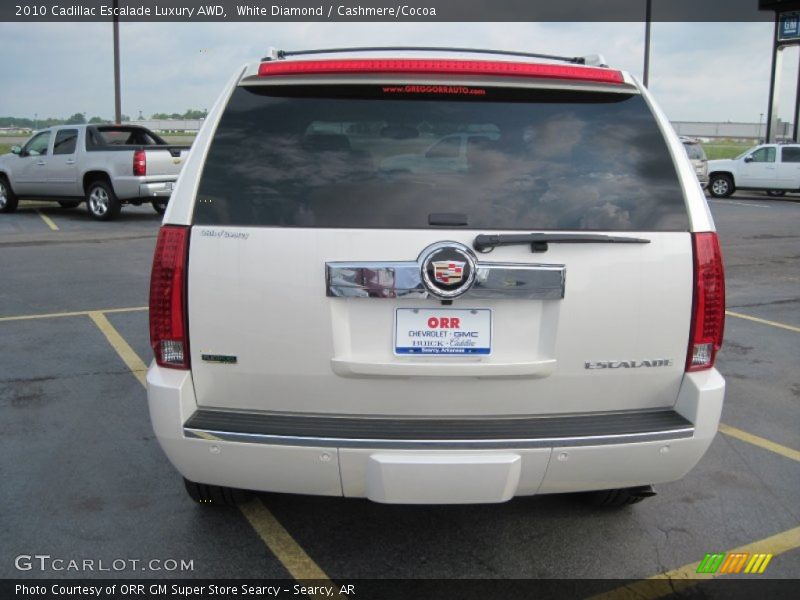 White Diamond / Cashmere/Cocoa 2010 Cadillac Escalade Luxury AWD