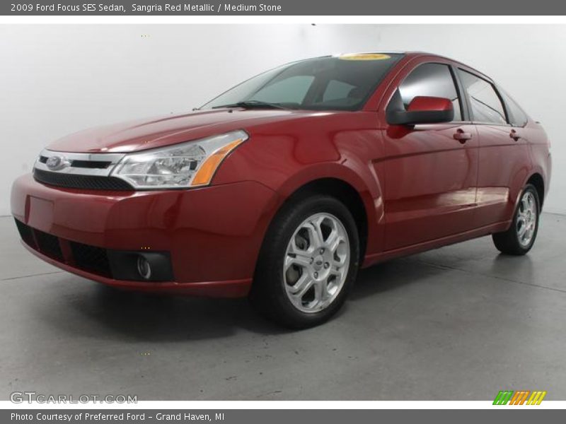 Front 3/4 View of 2009 Focus SES Sedan