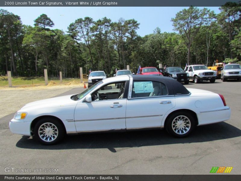 Vibrant White / Light Graphite 2000 Lincoln Town Car Signature