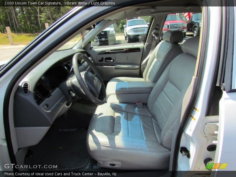 Vibrant White / Light Graphite 2000 Lincoln Town Car Signature