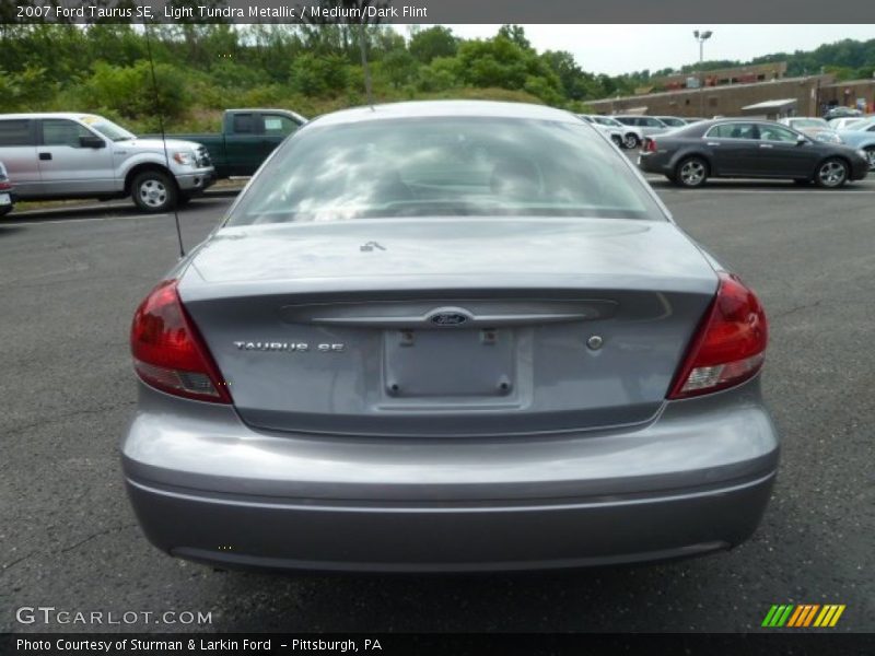 Light Tundra Metallic / Medium/Dark Flint 2007 Ford Taurus SE