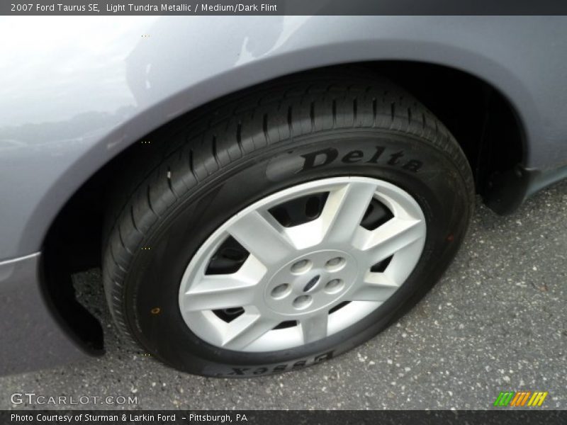 Light Tundra Metallic / Medium/Dark Flint 2007 Ford Taurus SE