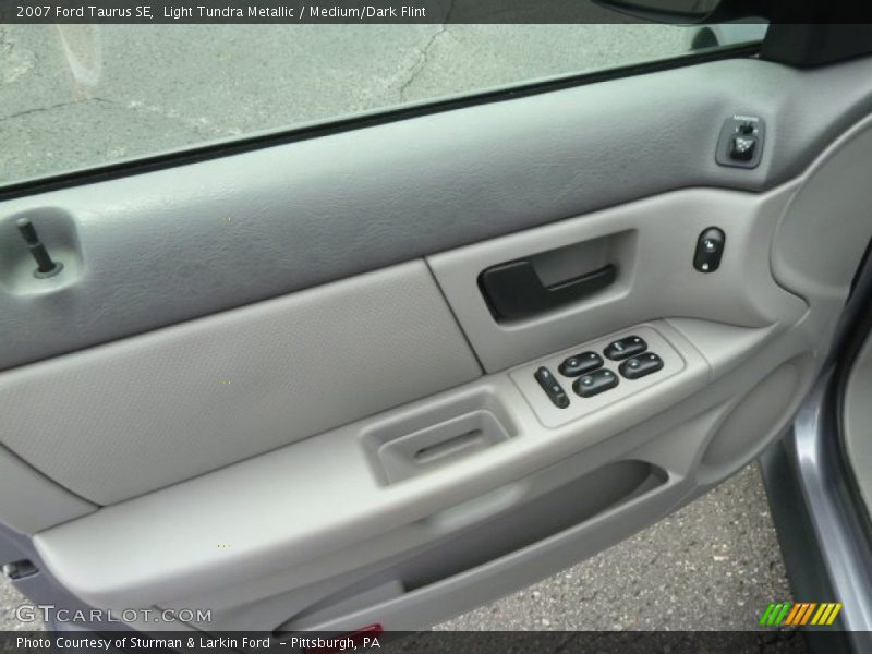 Light Tundra Metallic / Medium/Dark Flint 2007 Ford Taurus SE