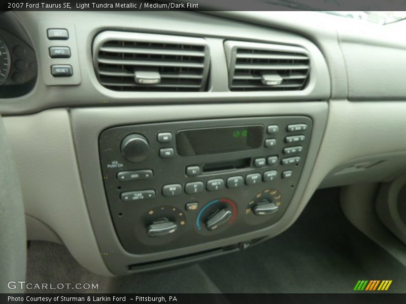 Light Tundra Metallic / Medium/Dark Flint 2007 Ford Taurus SE