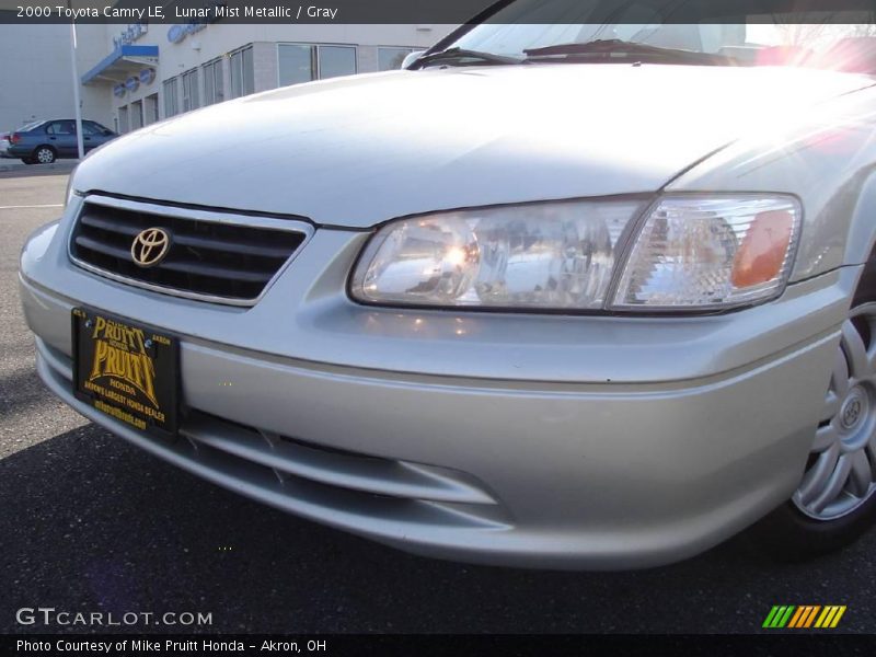 Lunar Mist Metallic / Gray 2000 Toyota Camry LE