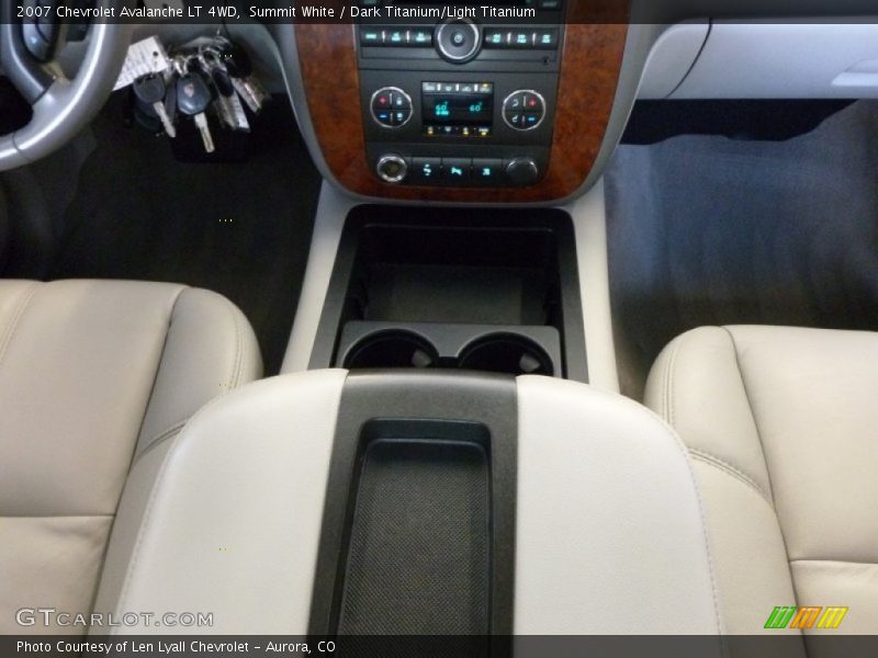 Summit White / Dark Titanium/Light Titanium 2007 Chevrolet Avalanche LT 4WD