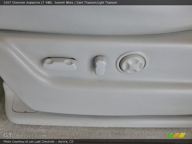 Summit White / Dark Titanium/Light Titanium 2007 Chevrolet Avalanche LT 4WD