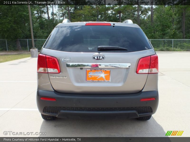 Titanium Silver / Black 2011 Kia Sorento LX