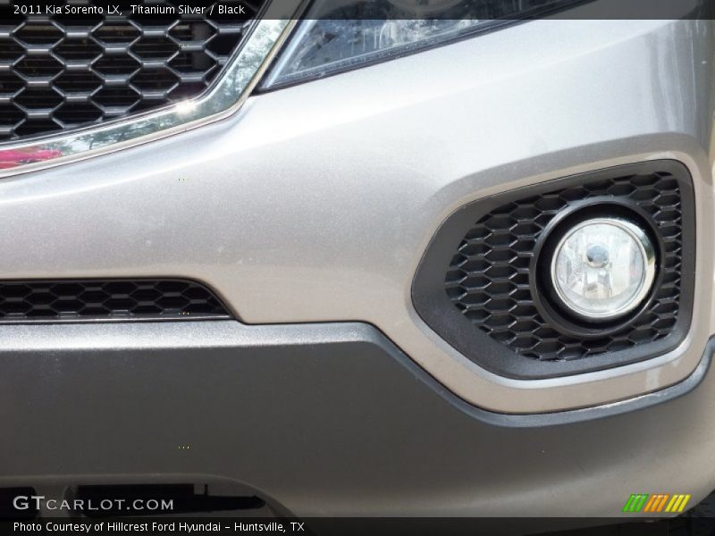 Titanium Silver / Black 2011 Kia Sorento LX
