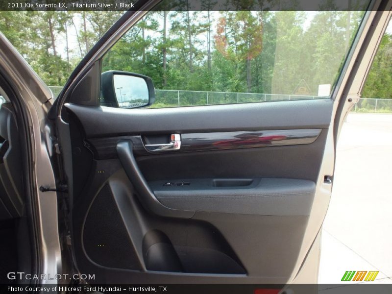 Titanium Silver / Black 2011 Kia Sorento LX