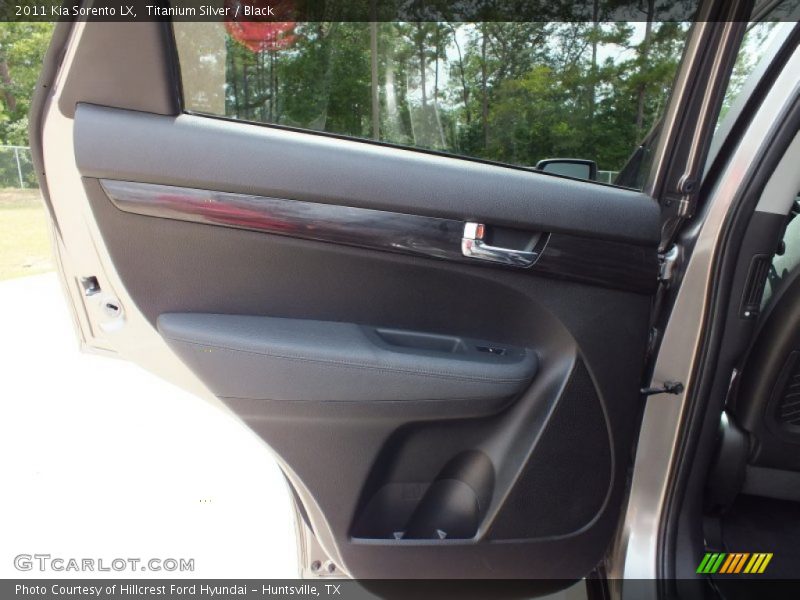 Titanium Silver / Black 2011 Kia Sorento LX