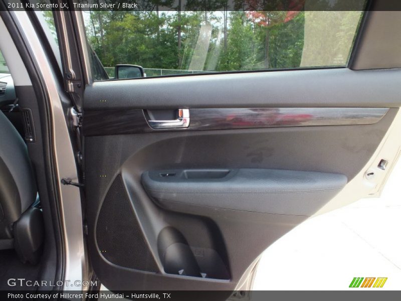 Titanium Silver / Black 2011 Kia Sorento LX
