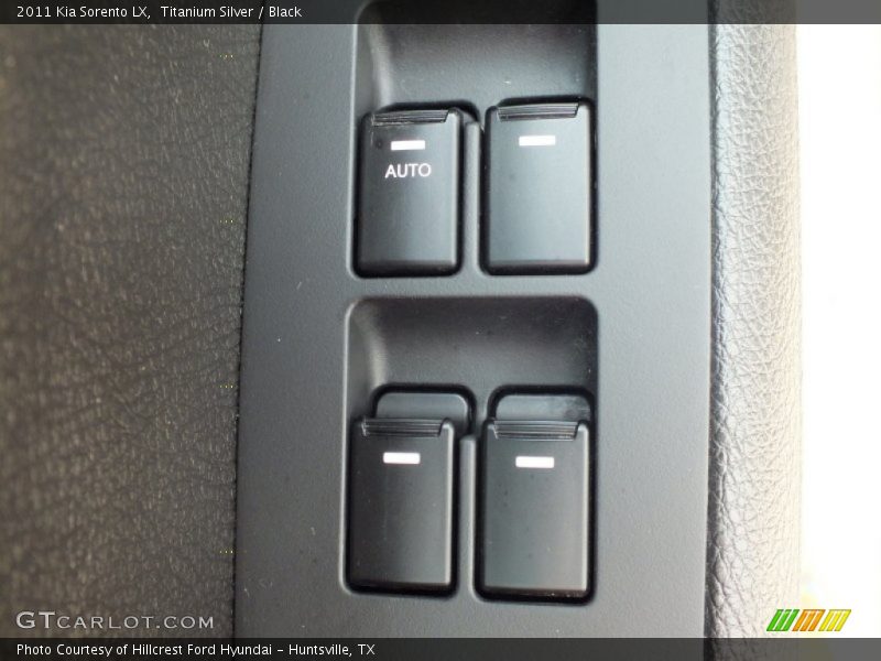 Titanium Silver / Black 2011 Kia Sorento LX